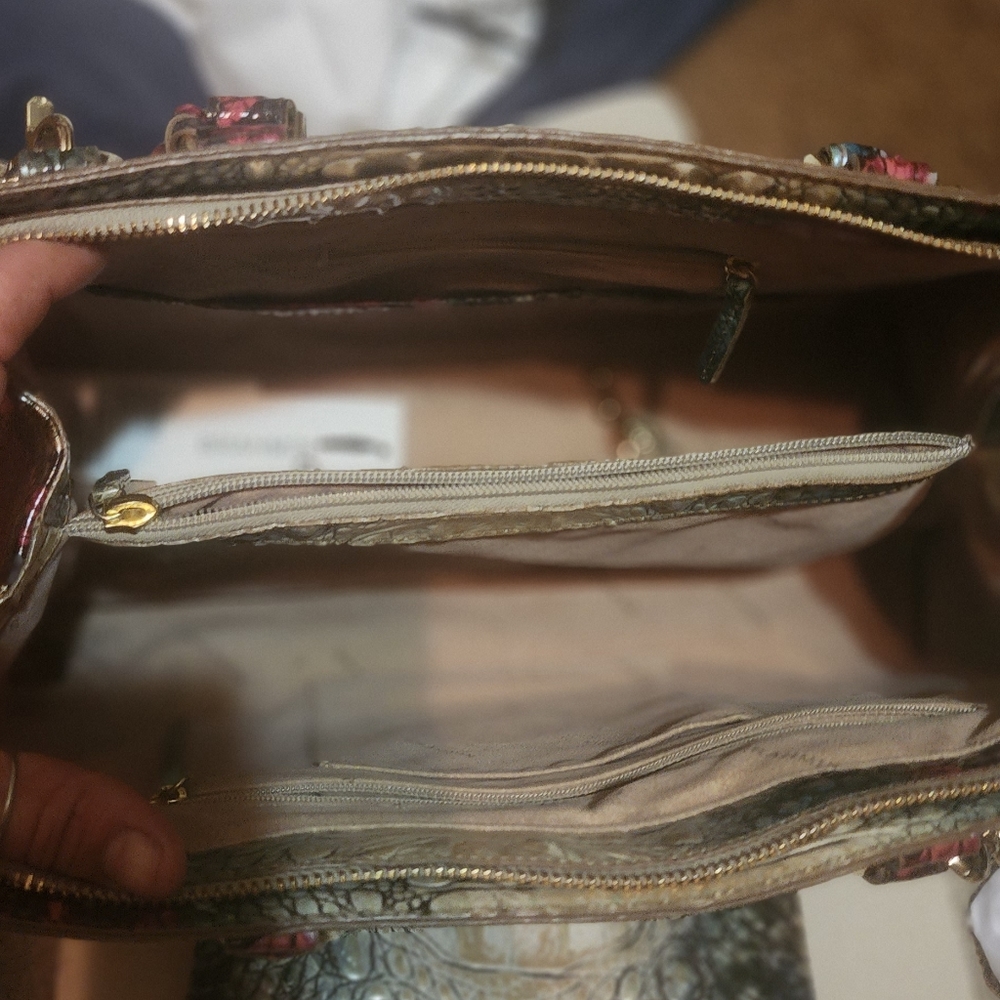 Brahmin komodo small finley and matching wallet . - Picture 10 of 10
